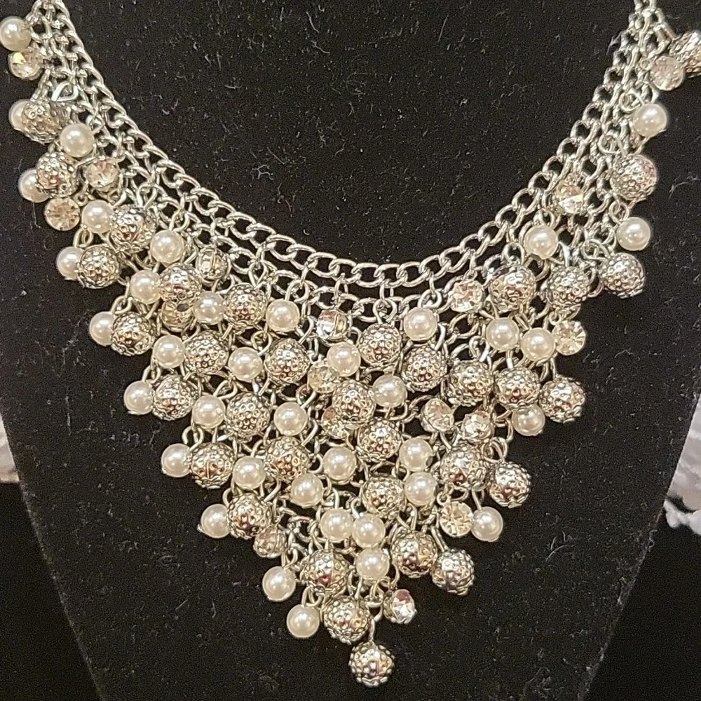 Necklace & Earrings - Picture 2 of 9